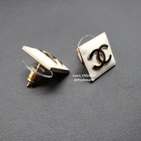 Chanel CC Logo Earrings - Picture 8 of 11